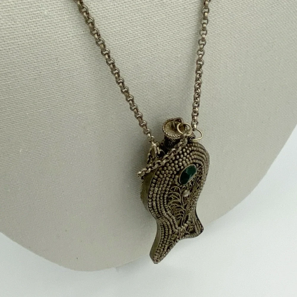Vintage Metal Tibetan Filigree Perfume/Snuff Bottle Vial Fish Pendant Necklace - Picture 15 of 15